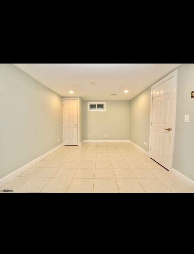 Buscas en el sótano - 1769 Dakota St