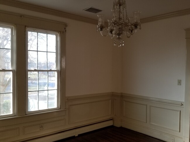 Building Photo - 318 S Dyer St