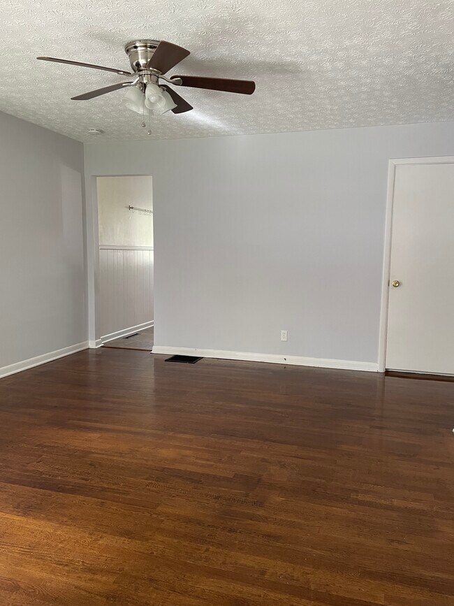 Building Photo - 2870 Brownlee Ave