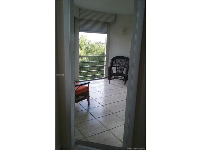 Foto del edificio - 1690 NE 191st St