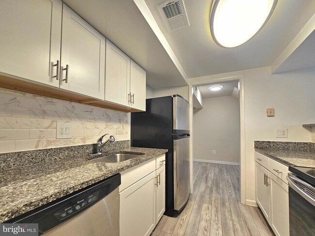 Building Photo - 8612 Walutes Cir