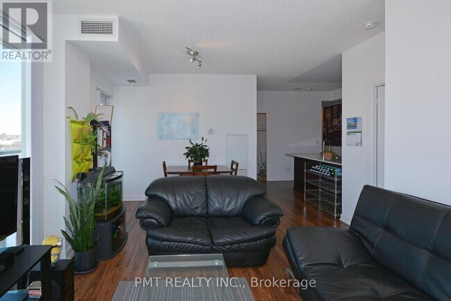 Building Photo - 260 Sackville St