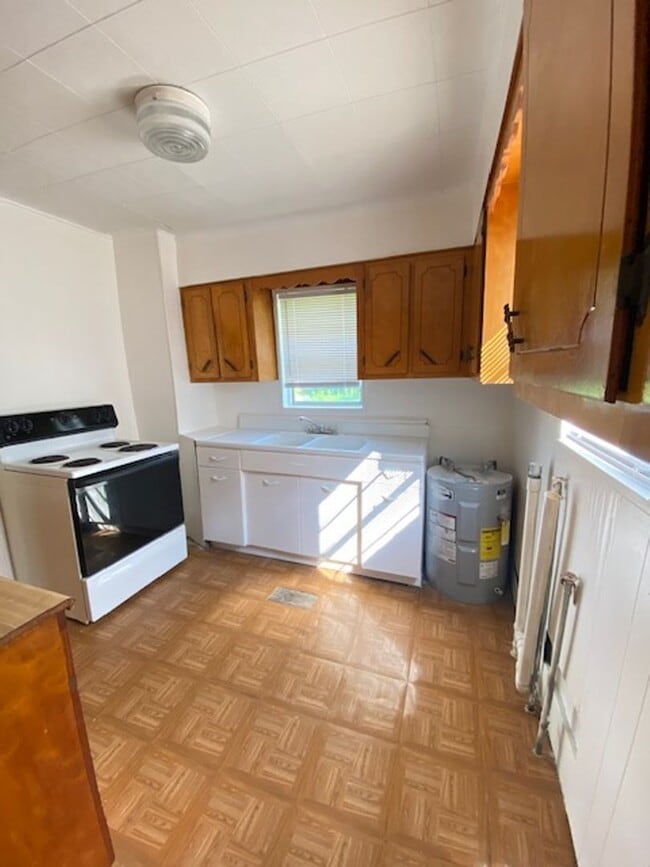 Building Photo - 116 Plum St