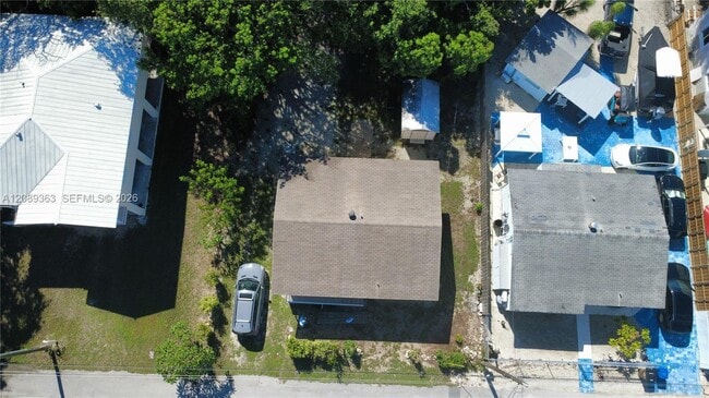 Building Photo - 10 Silver Springs Dr