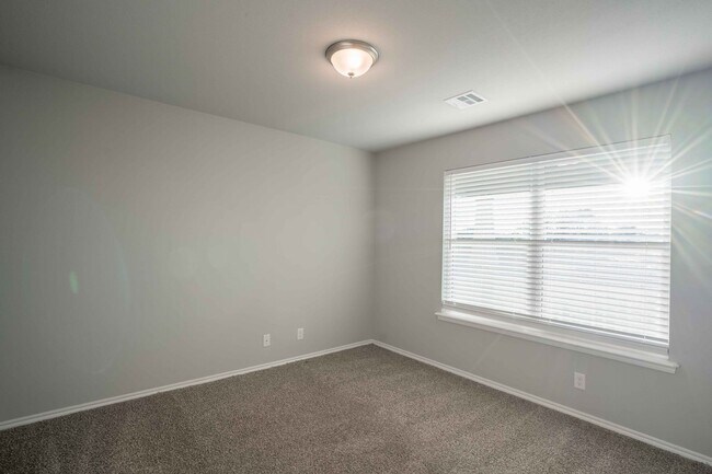 Foto del edificio - BRAND new and RARE - 4 Bedroom Owasso home