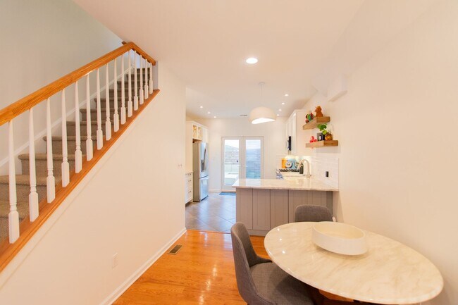 Building Photo - Beautiful & Stylish Graduate Hospital Neighborhood Home