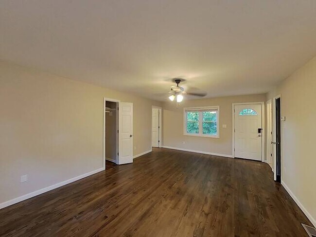 Building Photo - NOW AVAILABLE! 284 Echo Ave, Sound Beach, ...