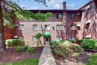 Building Photo - 2432 Waterbury Dr
