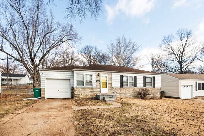 Foto del edificio - Charming & Spacious Home in Bellefontaine Neighbors – Move-In Ready!