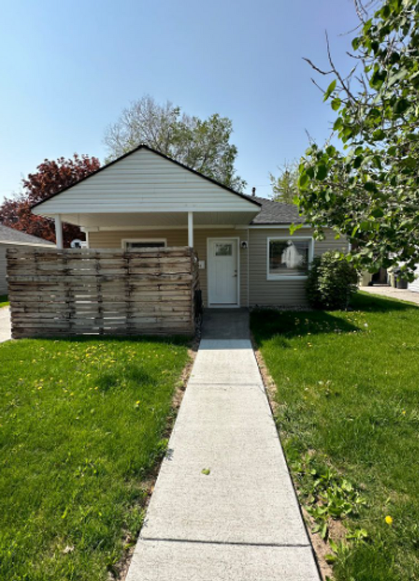 Foto principal - 2 Bed 1 Bath HOME IN IDAHO FALLS