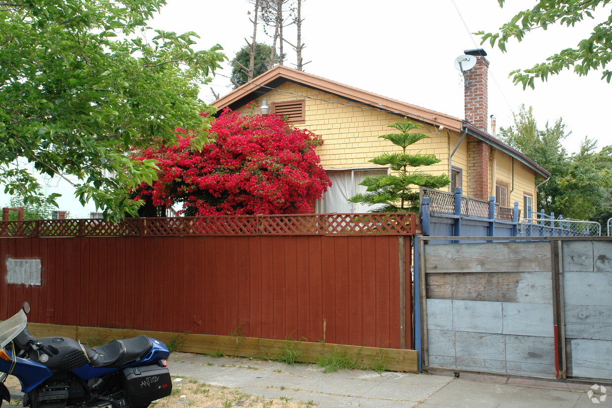 Building Photo - 1531 Fairview St