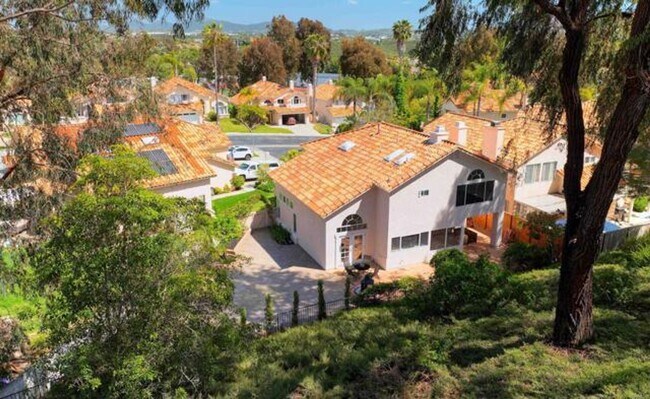 Foto del edificio - Beautiful 4Br/2.5Ba Home With Private Yard...