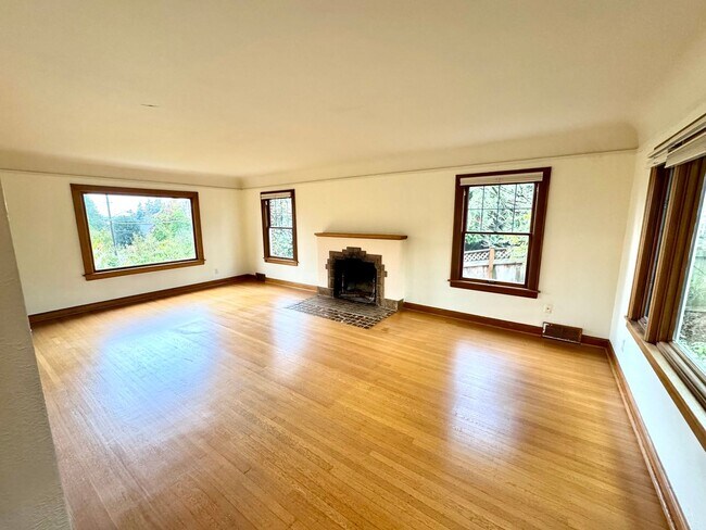 Foto del edificio - Timeless 4 bed brick tudor with modern com...