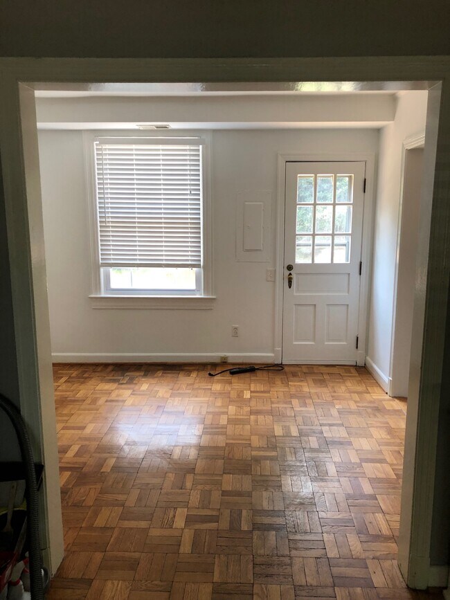 Comedor Room-Utility Armario CON LAVADORA Y SECADORA - 1600 S Barton St
