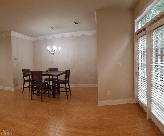 Foto del edificio - 2440 Strand Ave