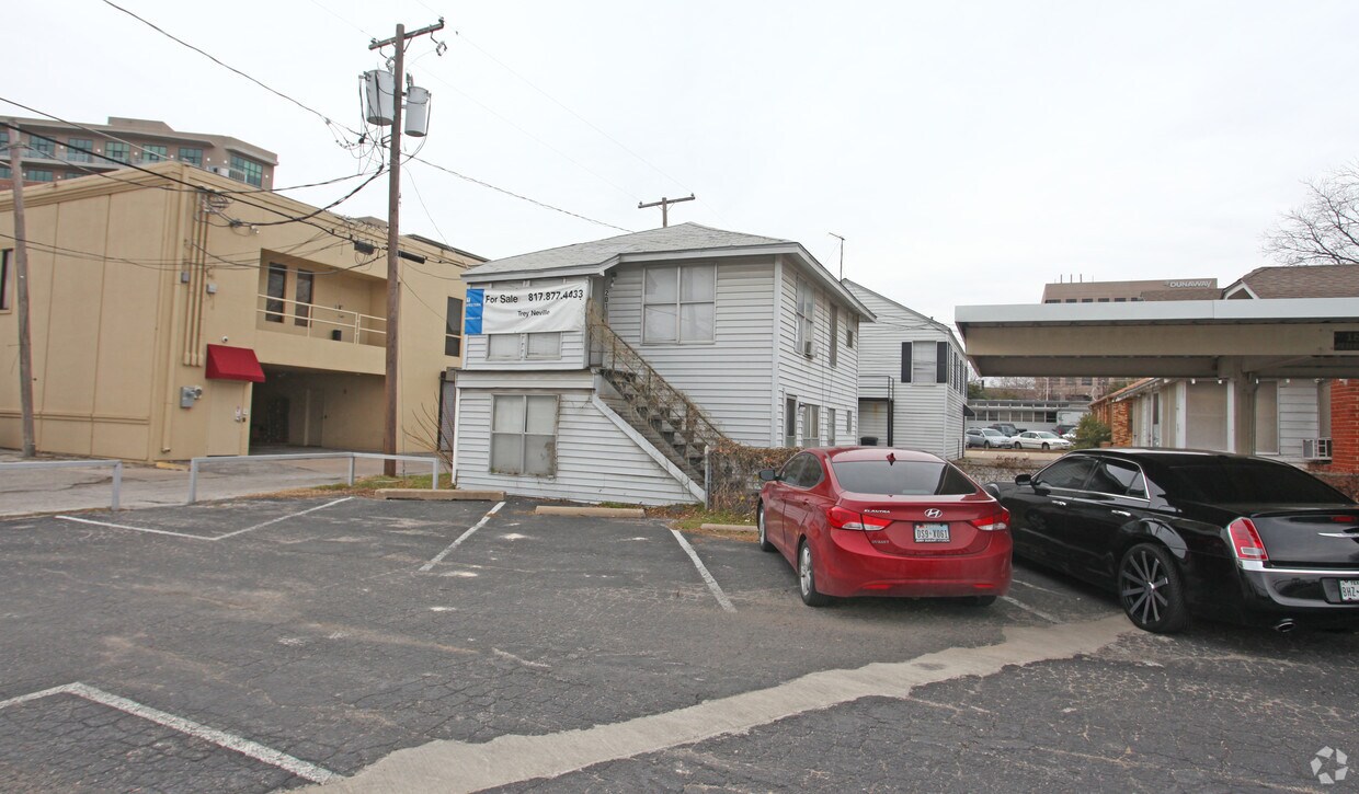 Building Photo - 3107 W 5th St