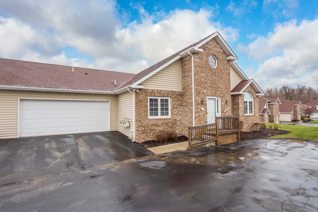 Foto principal - 72 Nicholas Dr