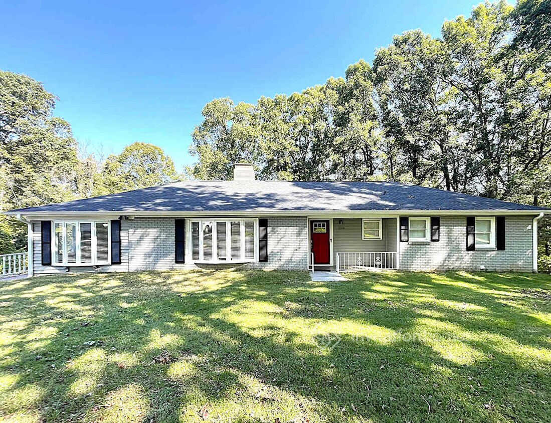 Primary Photo - 1108 Dogwood Park