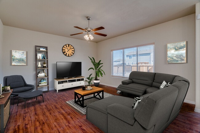 Building Photo - 6213 Saddlebred Way