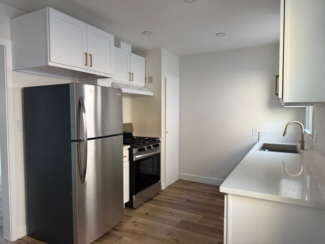 Building Photo - 415 S Main St