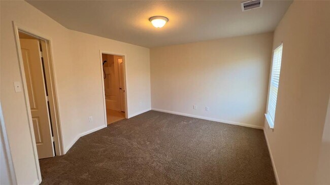 Foto del edificio - 22510 Guncotton Ave