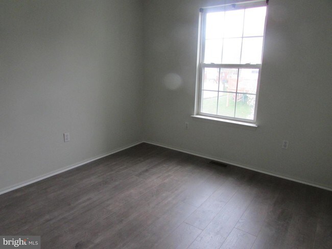 Building Photo - 14 Kelston Dr