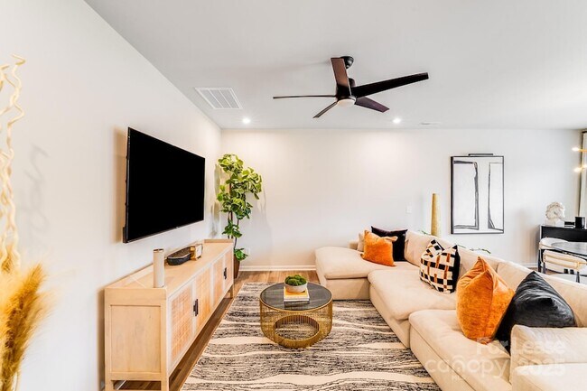 Foto del edificio - 3133 Hutton Gdns Ln