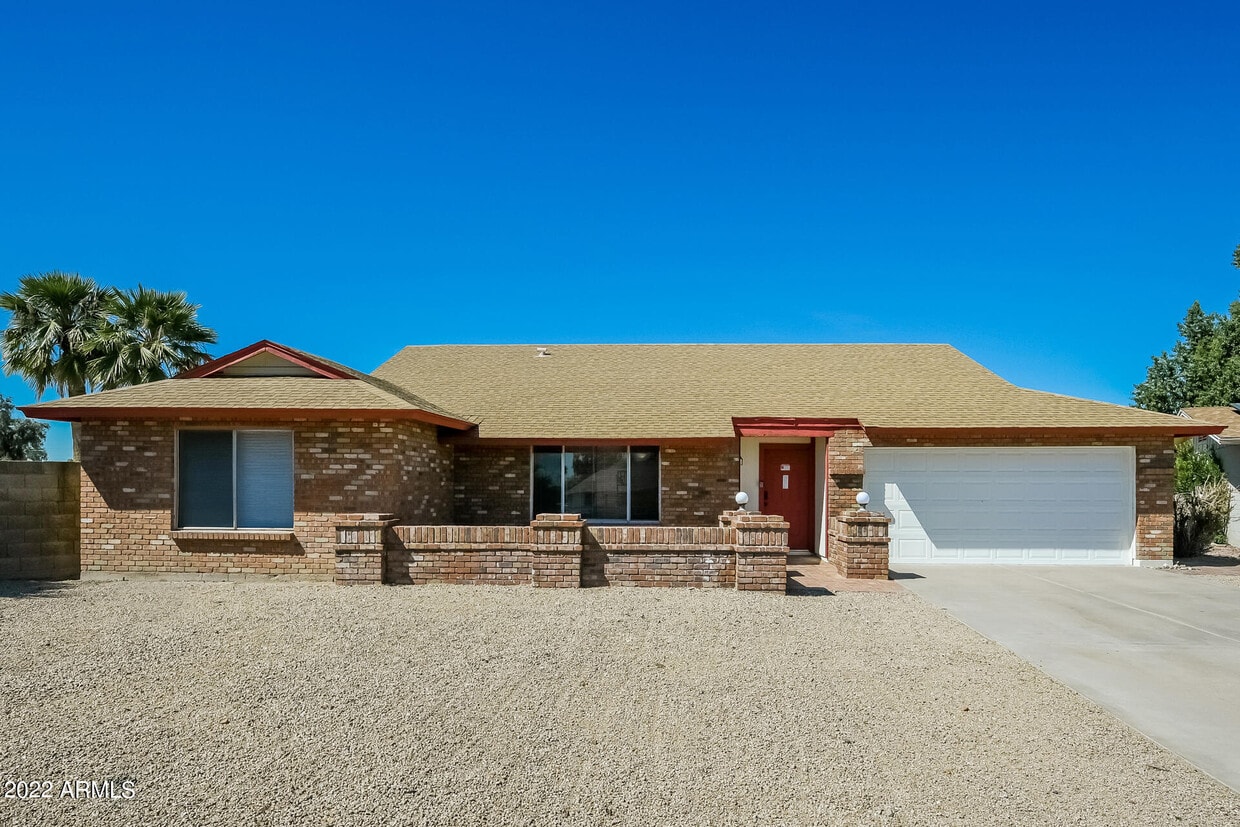 Primary Photo - 5009 W Torrey Pines Cir