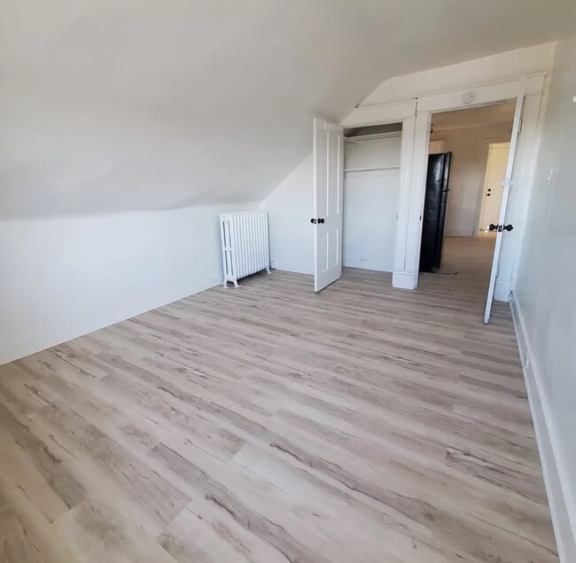 Foto del edificio - 3442 Larona Ave