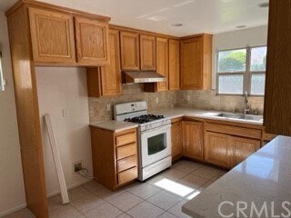 Building Photo - 2459 Huntington Dr