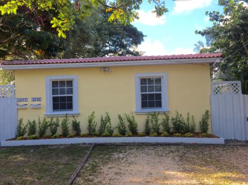 Primary Photo - 3215-3217 Oak Ave