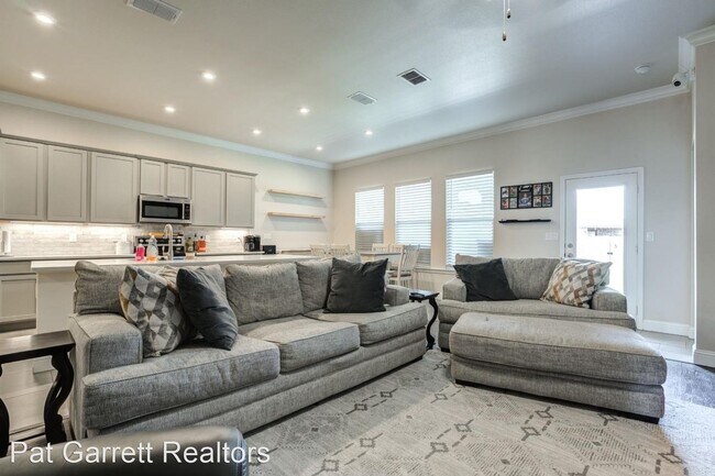 Building Photo - 3 br, 2 bath House - 2112 142nd Street