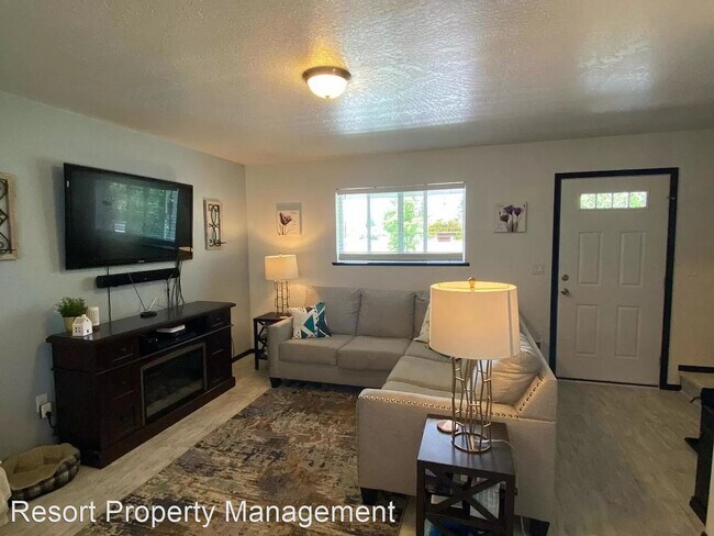 Building Photo - 3 br, 1.5 bath House - 1639 Zoey Crt