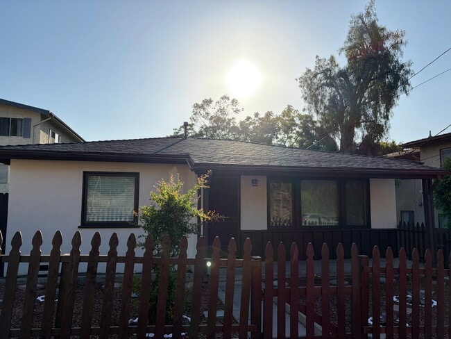 Foto del edificio - 2297 Glendale Blvd
