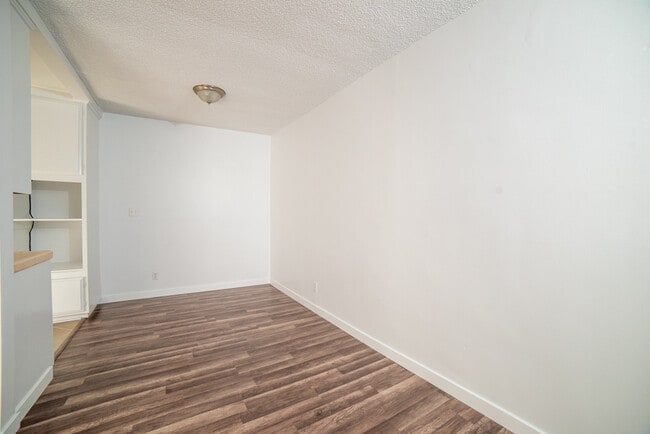 Building Photo - 127 S St Andrews Pl