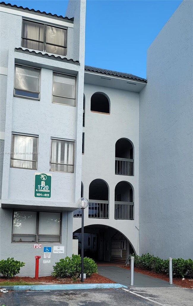 Building Photo - 1720 N Congress Ave