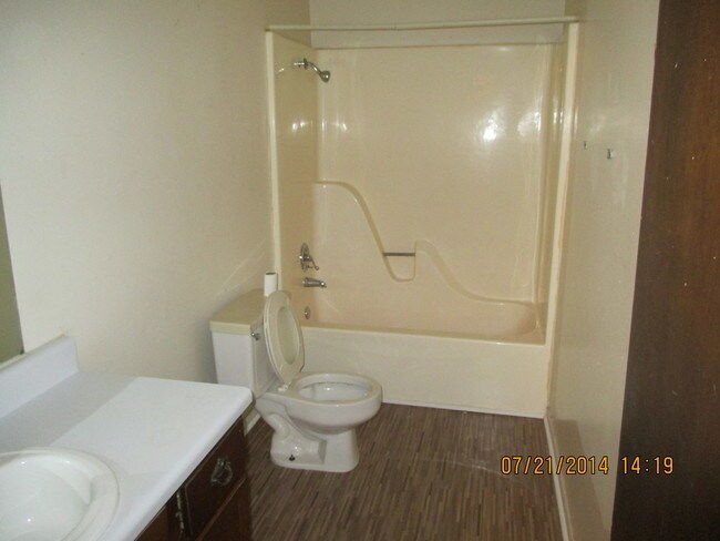 Foto del edificio - 915 N Harmony Rd