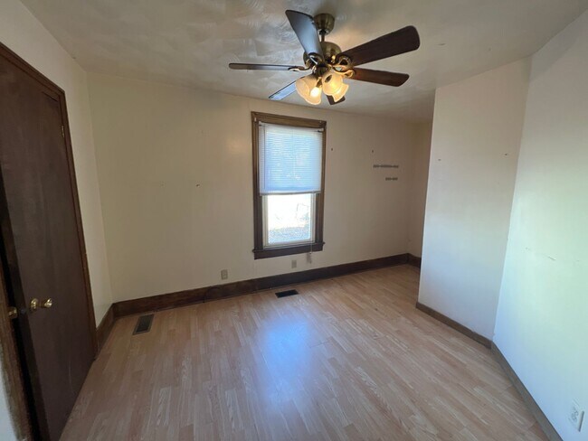 Building Photo - 3 Bedroom 1 Bath on Double Lot
