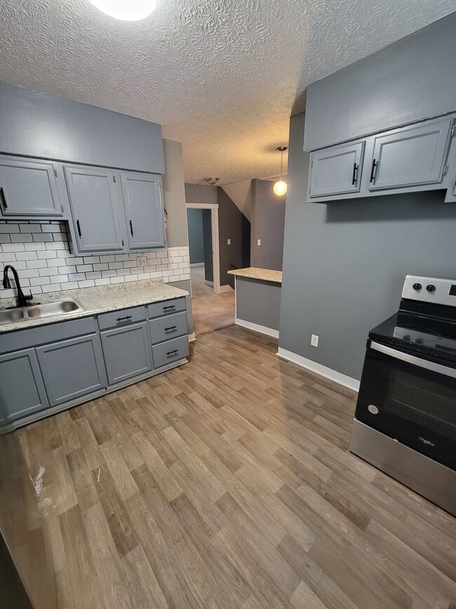 Foto del edificio - 866-868 Ellsworth Avenue