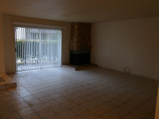 Building Photo - 606 Rolling Green Dr