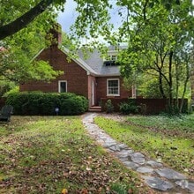 Building Photo - 4643 Stuart Ave