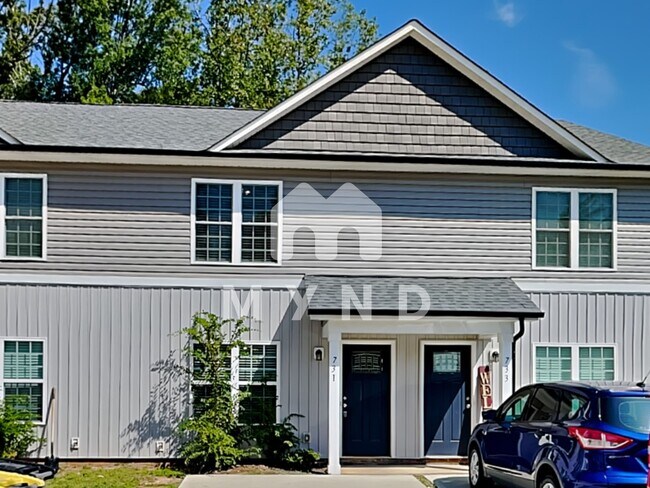 Building Photo - 731 Hillside St