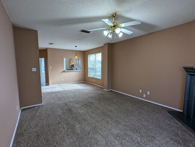 Foto del edificio - 3 Bedroom Home in West Fort Worth