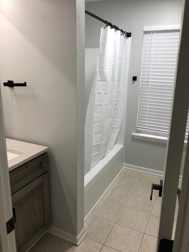 Building Photo - 4000 Quail Hollow Ct