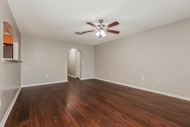 Building Photo - 30249 Birdhouse Dr