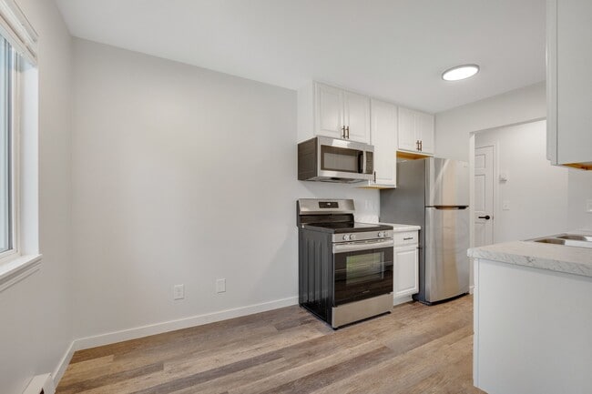 Building Photo - Fernbrook Apartments