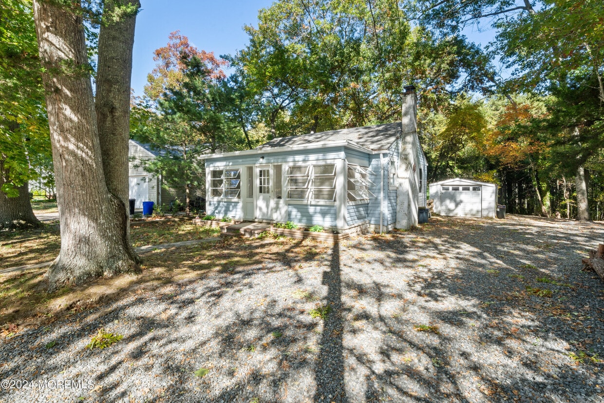 Primary Photo - 1720 Serpentine Dr