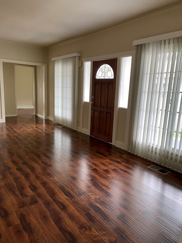 Building Photo - 469 Mountain View St