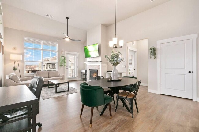 Foto del edificio - 1875 Fall River Dr