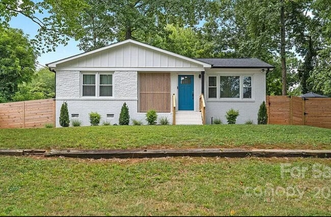 Building Photo - 3709 Sargeant Dr